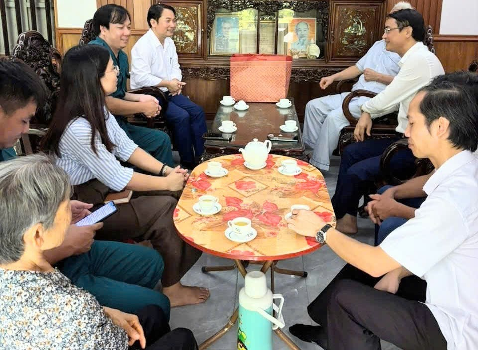 Lãnh đạo xã Bình An thăm, tặng quà người có công  và gia đình chính sách nhân dịp 27/7
