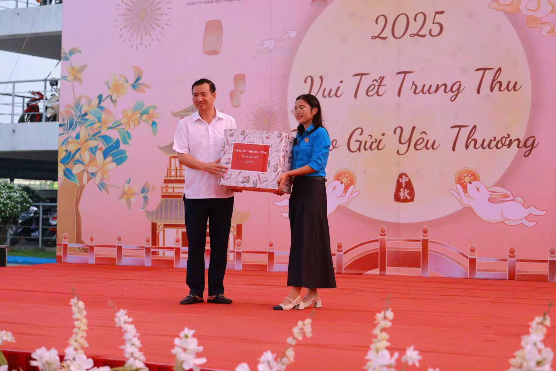 CÔNG TY TNHH GIÀY NGỌC HỒNG TỔ CHỨC HỘI CHỢ TRUNG THU NĂM 2025 - GẮN KẾT VÀ SẺ CHIA